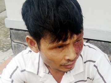 Ông Sơn mắt đỏ ngầu vì thương con. Ảnh: TK