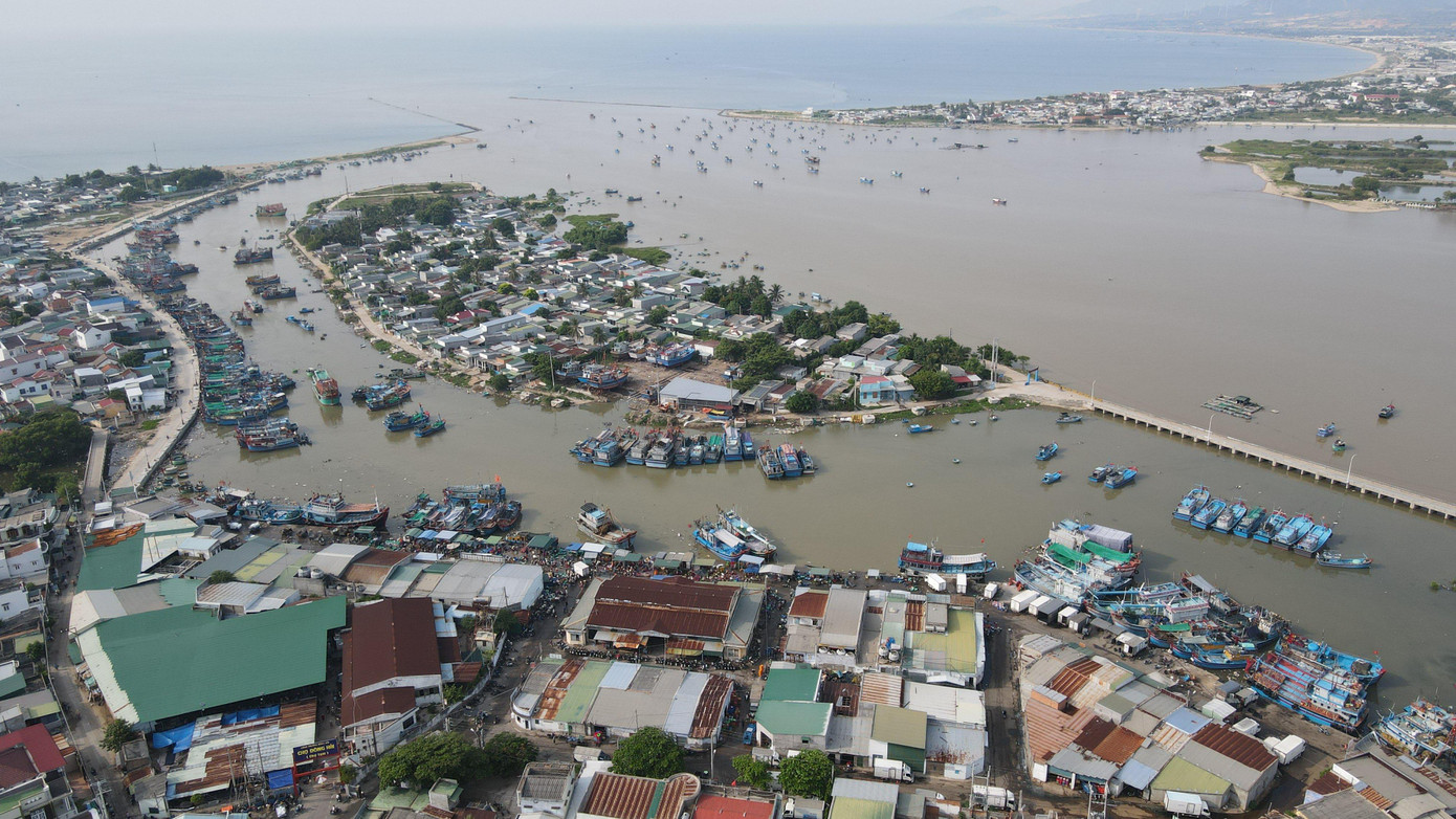 Cảng cá Đông Hải hiện có diện tích chật hẹp nên phải đầu tư mở rộng. Ảnh: L.H