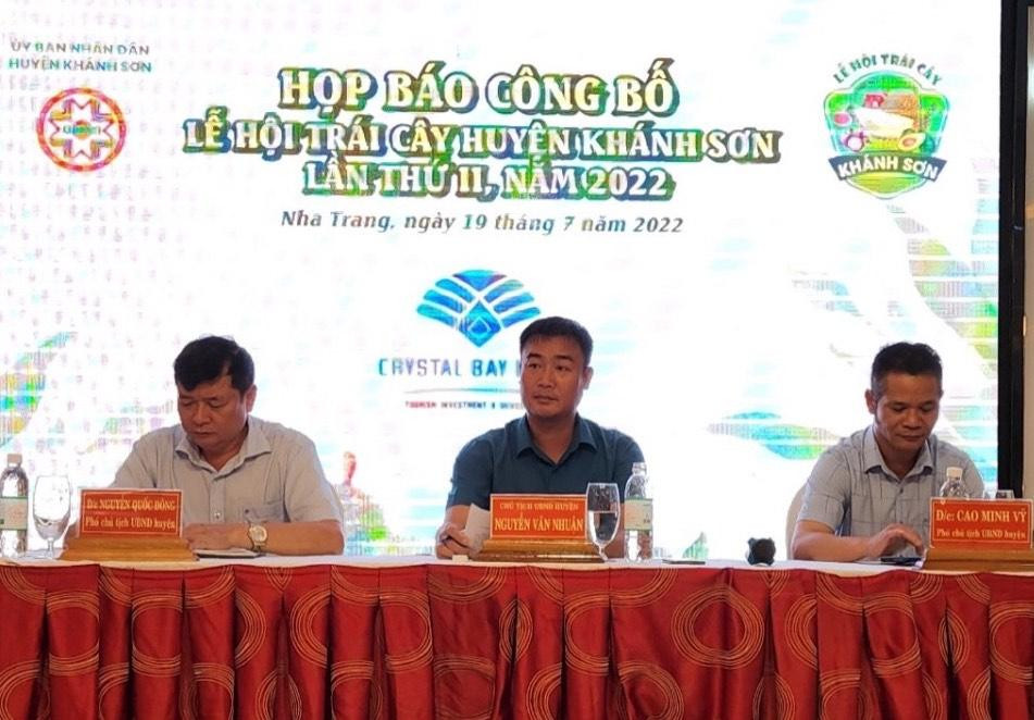 UBND huyện Khánh Sơn tổ chức họp báo giới thiệu lễ hội trái cây Khánh Sơn lần 2. Ảnh T.H