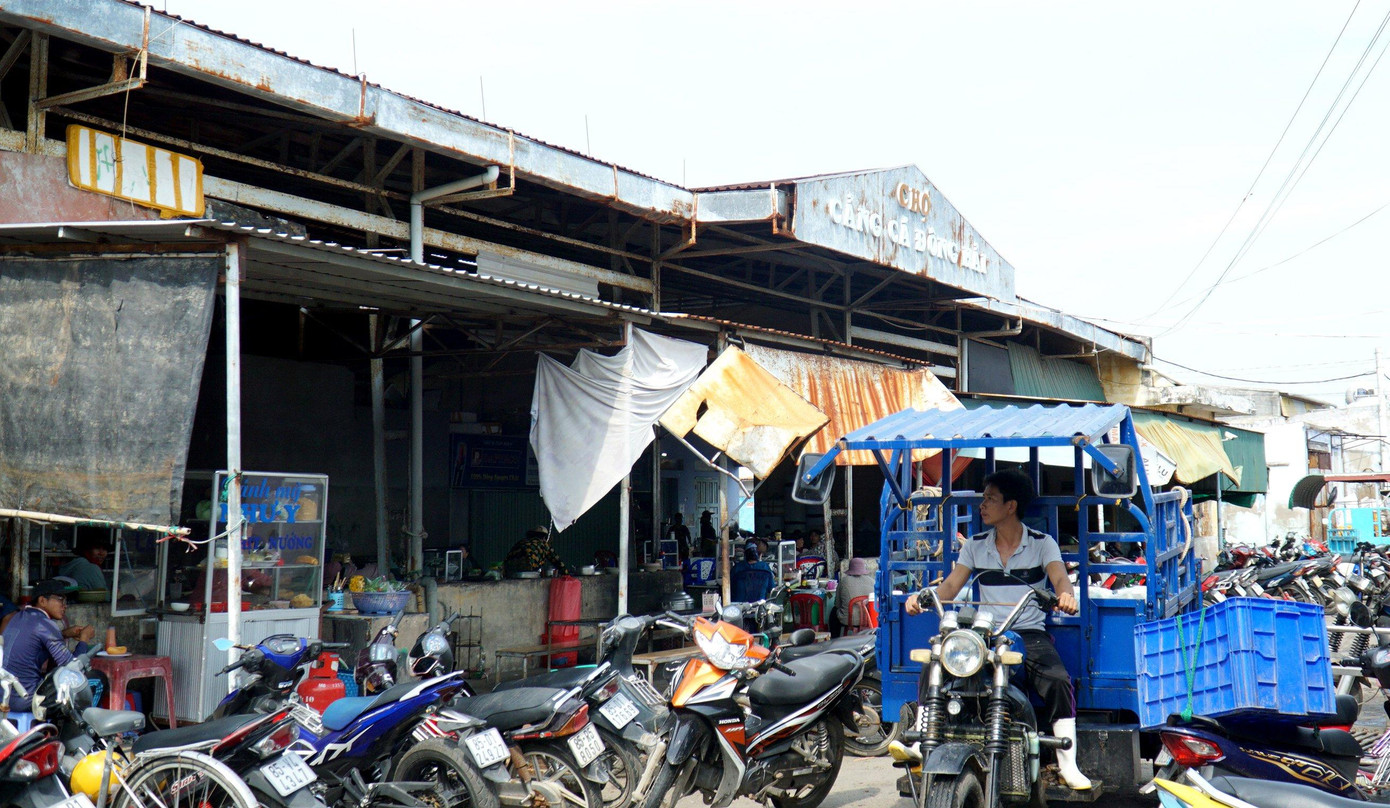 Cảng cá Đông Hải hiện quá tải, xuống cấp trầm trọng. Ảnh: L.H