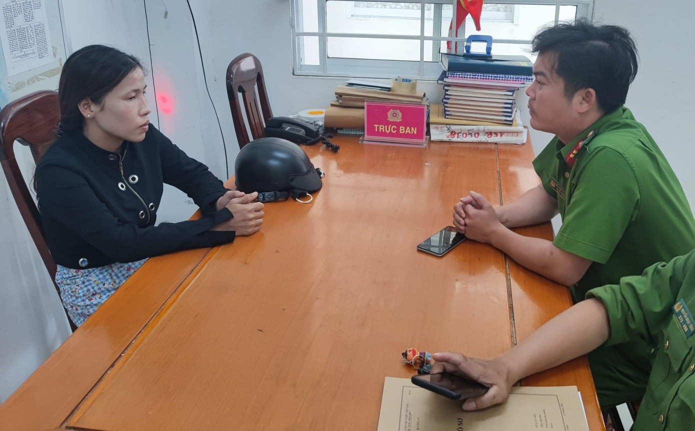 Công an làm việc với đối tượng Phạm Thị Bích Hằng. Ảnh công an.