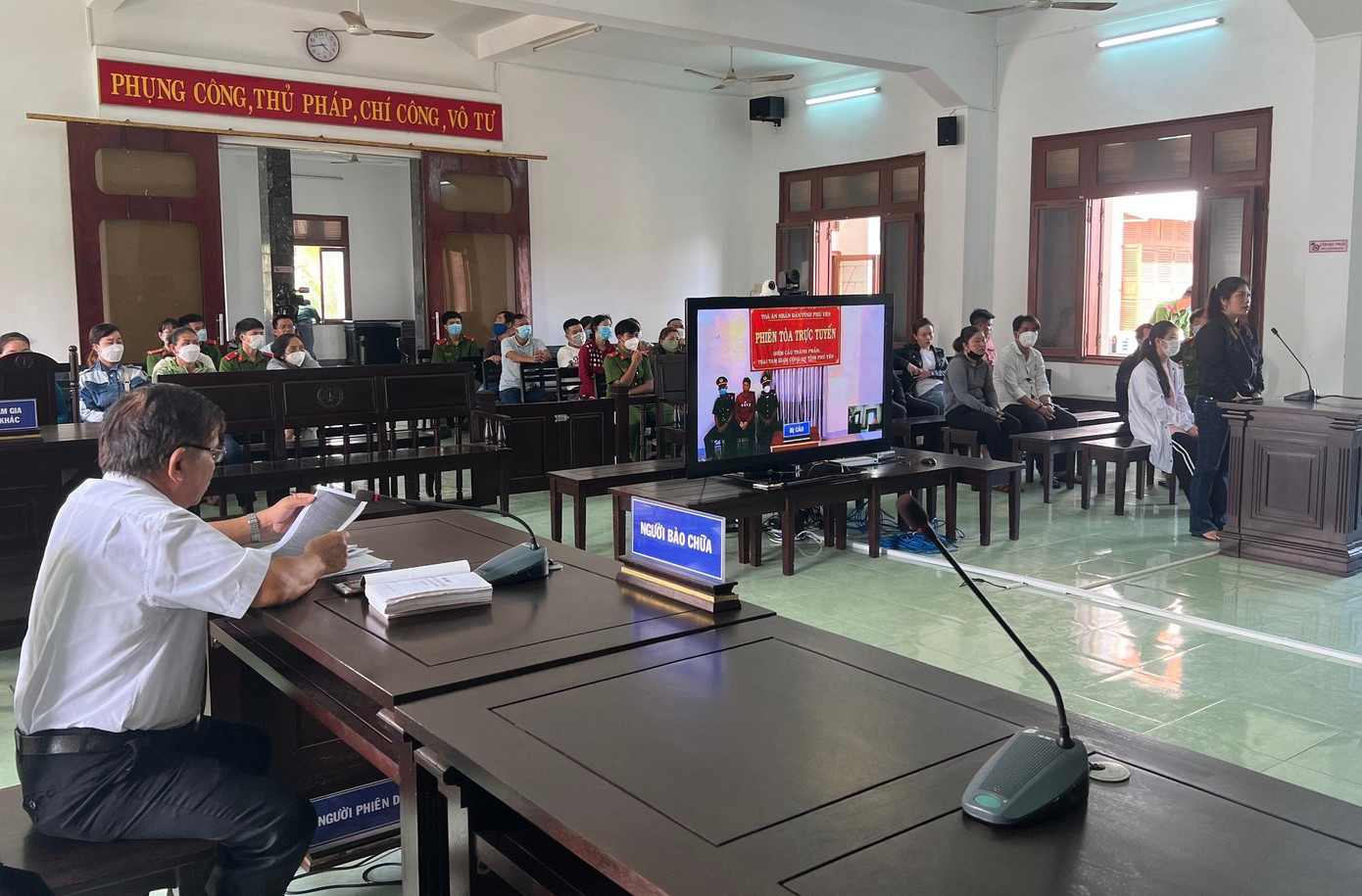 Quang cảnh phiên toà trực tuyến xét xử bị cáo Trương Ngọc Tuấn. Ảnh L.H