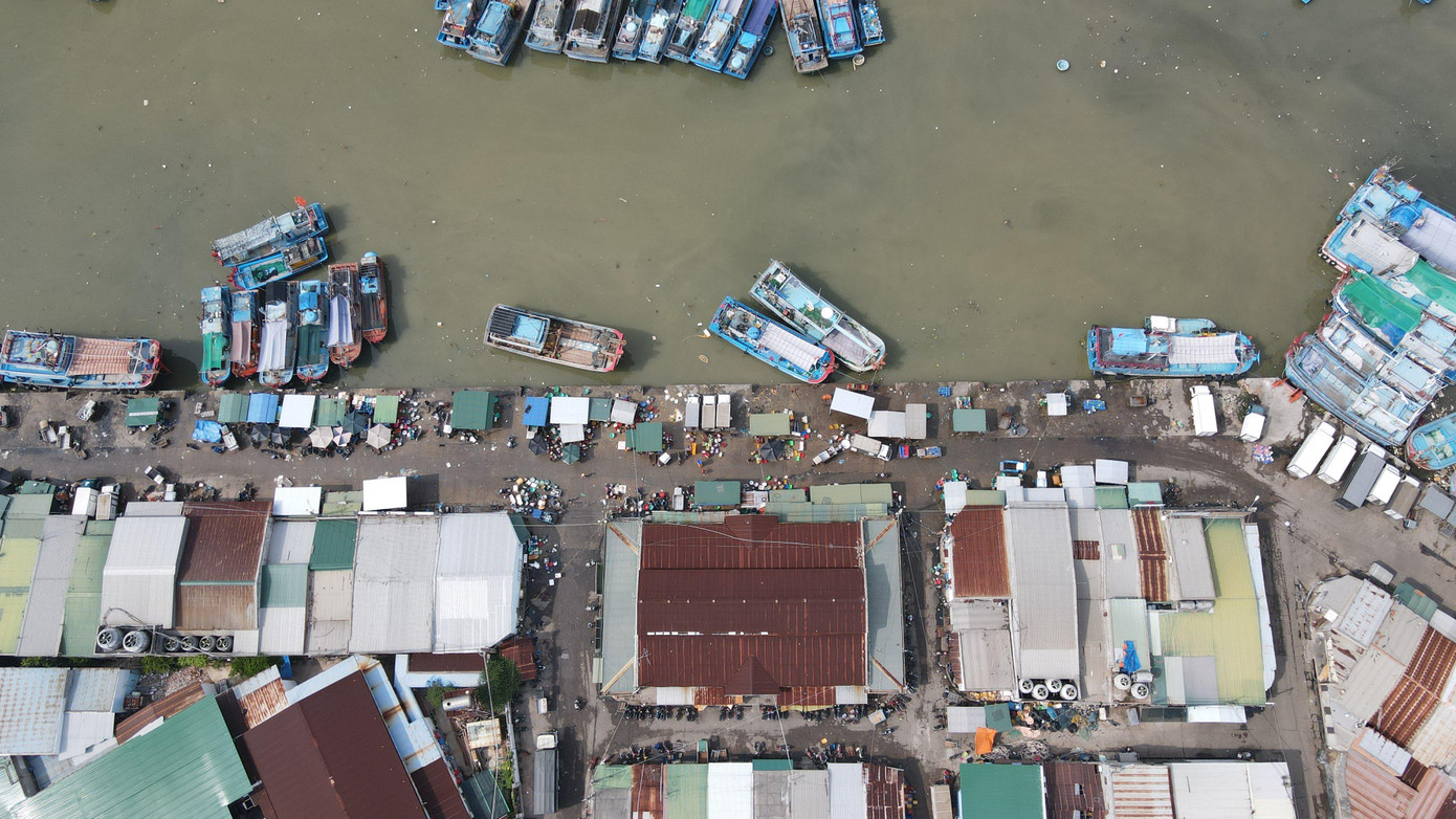 Hệ thống hạ tầng Cảng cá Đông Hải hiện đã xuống cấp. Ảnh L.H