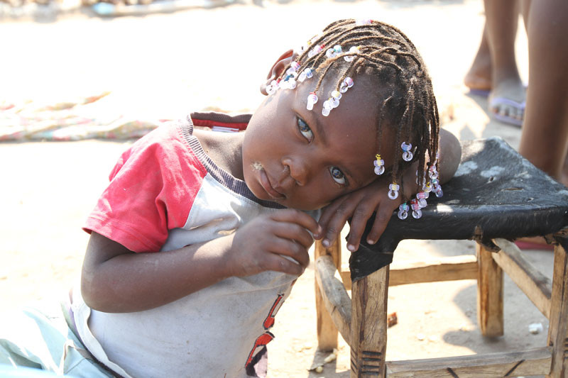 Những đứa trẻ lấm lem tại tỉnh Lubango