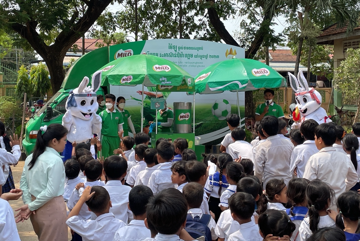 Với vai trò là nhãn hàng truyền cảm hứng về thể thao, Nestlé MILO luôn tin rằng thế hệ trẻ có thể rèn luyện được ý chí bền bỉ thông qua việc tập luyện thể thao – những yếu tố làm nên thành công trong cuộc sống Với vai trò là nhãn hàng truyền cảm hứng về thể thao, Nestlé MILO luôn tin rằng thế hệ trẻ có thể rèn luyện được ý chí bền bỉ thông qua việc tập luyện thể thao – những yếu tố làm nên thành công trong cuộc sống
