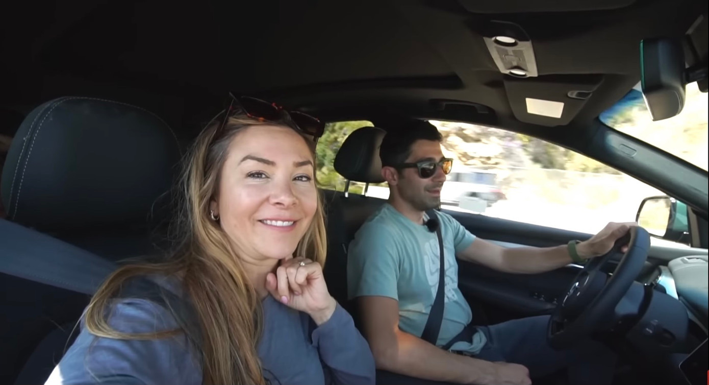 Kim Java cùng chồng đã có hai ngày cuối tuần trải nghiệm mẫu xe điện VinFast VF 8 trên các cung đường tại California (Mỹ).