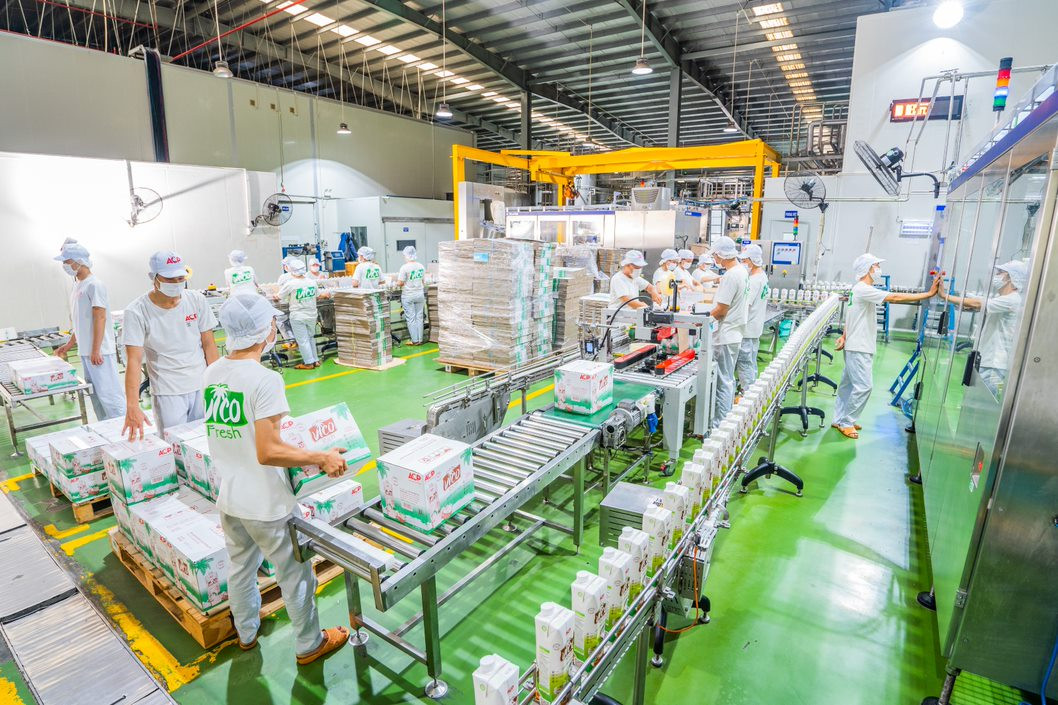 Dây chuyền sản xuất hiện đại, khép kín của nước dừa Vico Fresh Dây chuyền sản xuất hiện đại, khép kín của nước dừa Vico Fresh