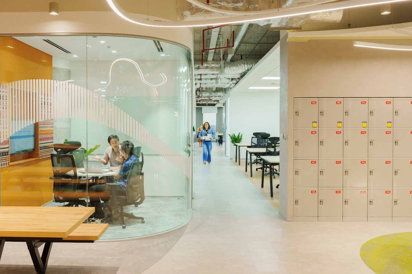 Đi kèm với không gian xanh trong văn phòng, Prudential cũng xây dựng “văn hóa xanh” cho tập thể nhân viên.