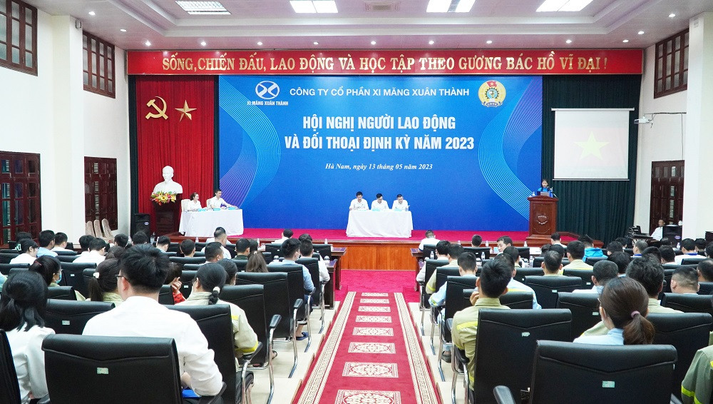 Toàn cảnh hội nghị người lao động và đối thoại định kỳ năm 2023 của Công ty cổ phần xi măng Xuân Thành Toàn cảnh hội nghị người lao động và đối thoại định kỳ năm 2023 của Công ty cổ phần xi măng Xuân Thành