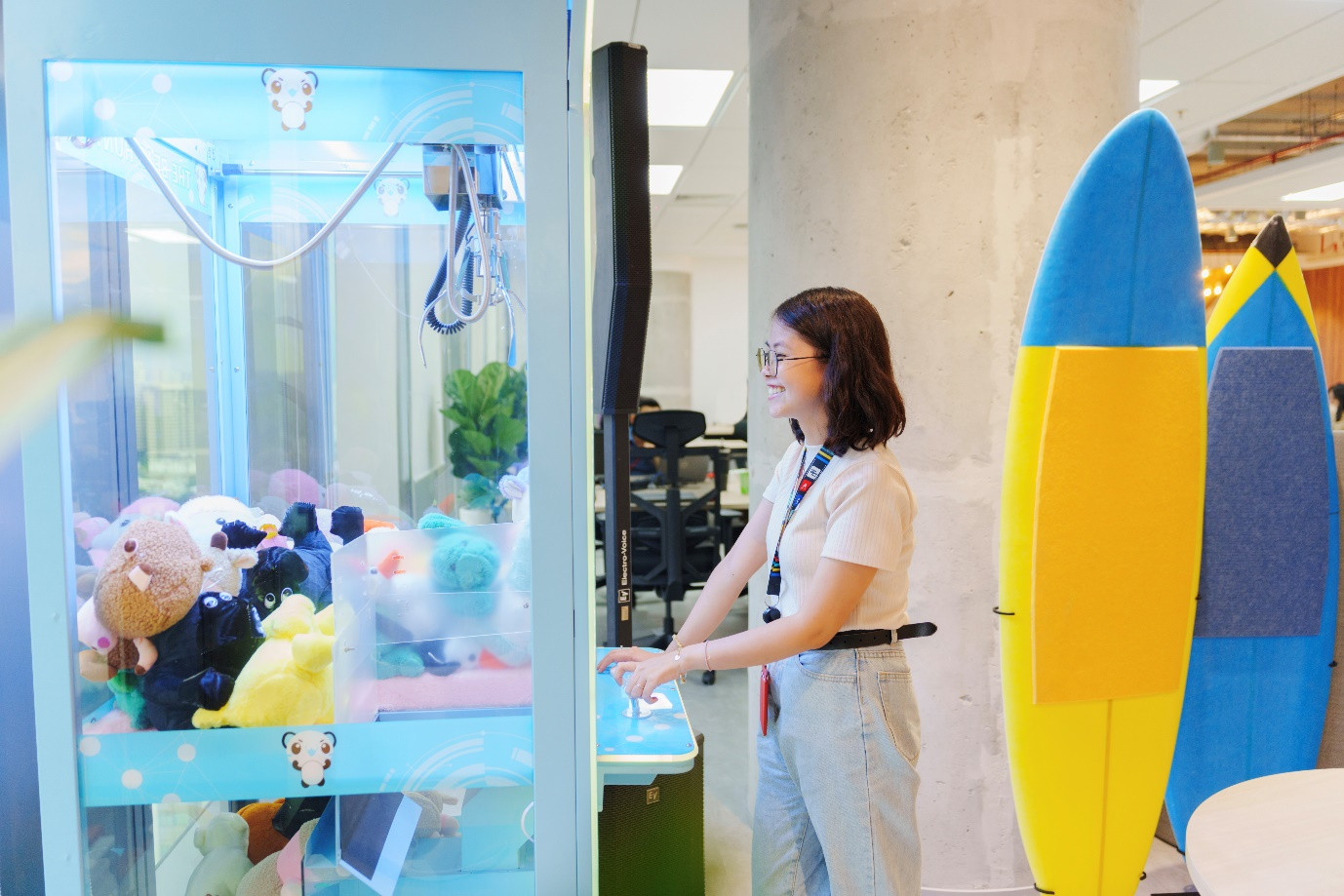 Luôn khuyến khích nhân viên cân bằng cuộc sống và công việc, cũng như chăm lo sức khỏe thể chất lẫn tinh thần, văn phòng mới có đa dạng hoạt động giải trí.