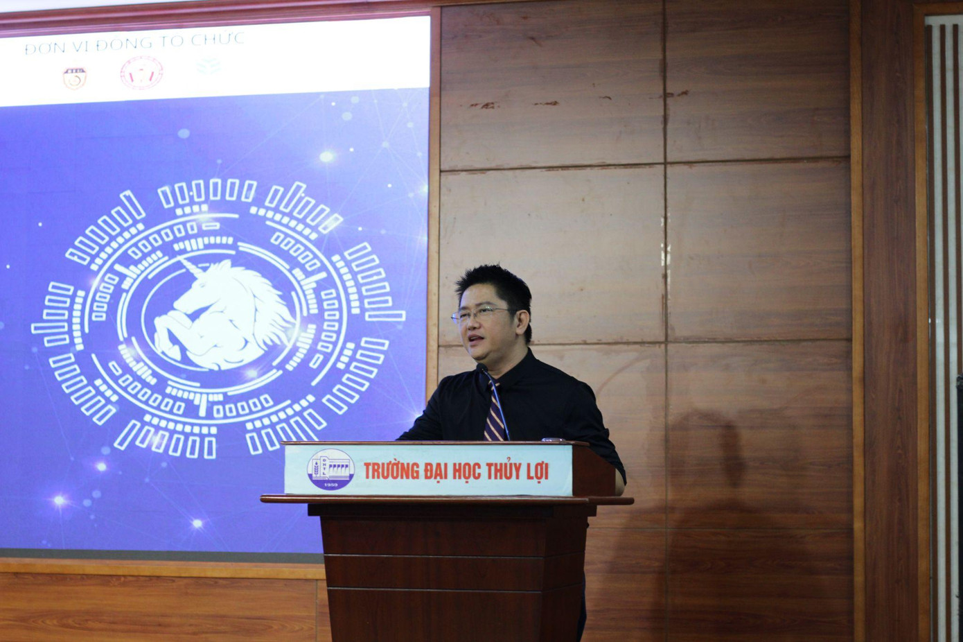 Ông Nguyễn Cửu Long - Giám đốc công ty Cp Bliss Education phát biểu trong buổi Lễ phát động cuộc thi khởi nghiệp Kỳ Lân Xưng Bá