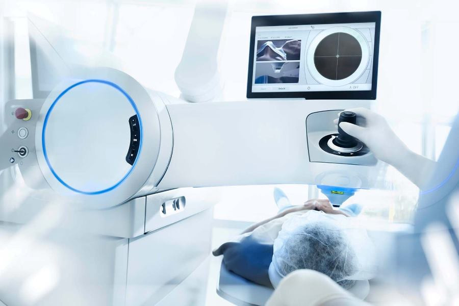 Tính năng xoay đầu laser giúp bệnh nhân loạn thị đạt được chất lượng thị giác tối đa