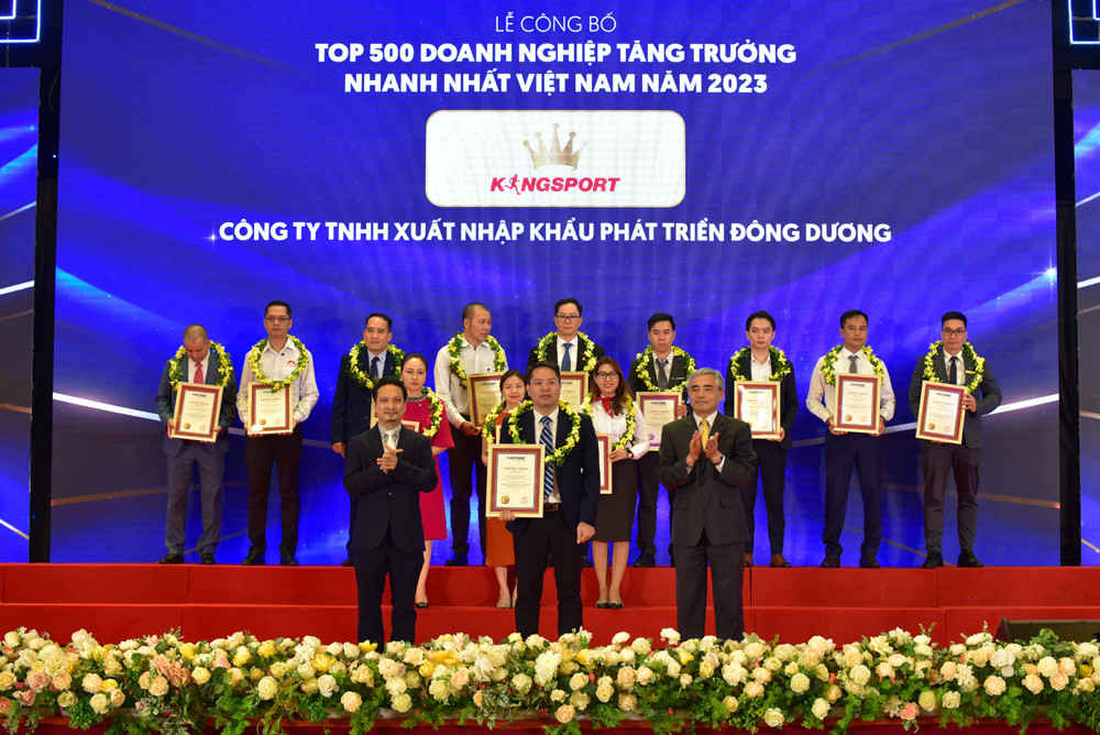 Đại diện Tập đoàn Đông Dương - Ông Nguyễn Trung Kiên – Giám đốc Kinh doanh Miền Bắc tại sự kiện công bố Top 500 doanh nghiệp lớn nhất Việt Nam (Ảnh: Tập đoàn Đông Dương).