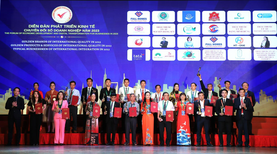 Các đơn vị, cá nhân có nhiều hoạt động sáng tạo, đổi mới được tôn vinh tại Diễn đàn. Các đơn vị, cá nhân có nhiều hoạt động sáng tạo, đổi mới được tôn vinh tại Diễn đàn.