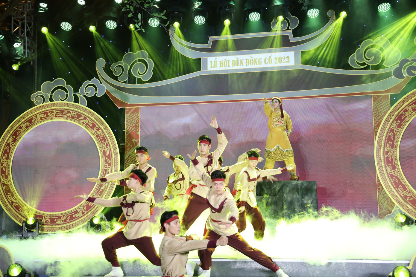 Đạo diễn Lê Thế Song đã khéo léo lồng ghép các bài xẩm, chèo để tô đậm nét đẹp, độc đáo có một không hai của Đền Đồng Cổ. Ảnh: Thanh Tùng Đạo diễn Lê Thế Song đã khéo léo lồng ghép các bài xẩm, chèo để tô đậm nét đẹp, độc đáo có một không hai của Đền Đồng Cổ. Ảnh: Thanh Tùng