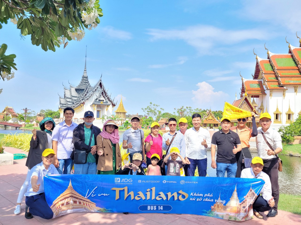 Các thành viên đại lý kèo nhẹ của Eratek chụp hình lưu niệm trong chương trình