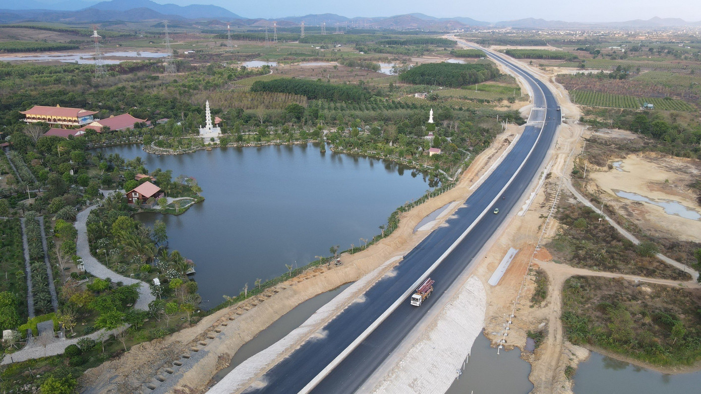 Cao tốc Bắc Nam đoạn Phan Thiết – Dầu Giây do CIENCO4 thi công Cao tốc Bắc Nam đoạn Phan Thiết – Dầu Giây do CIENCO4 thi công