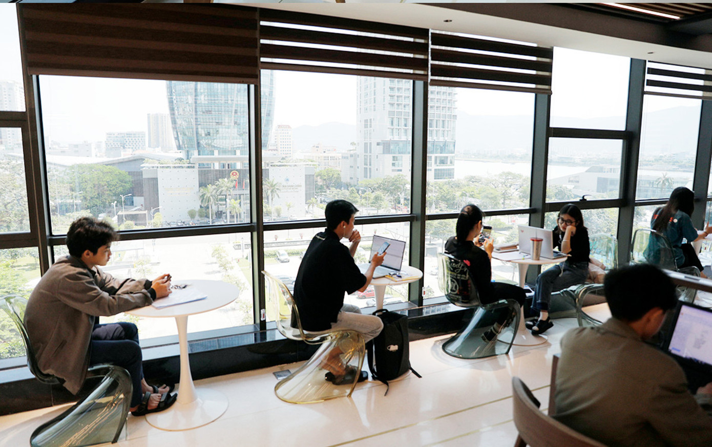 View sông Hàn trong một ngày nắng đẹp từ thư viện Duy Tân