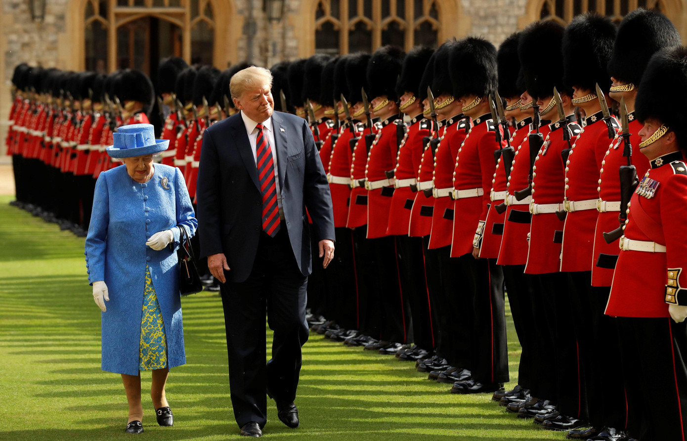 Nữ hoàng Elizabeth II trong lần đầu tiên tiếp cựu Tổng thống Donald Trump vào tháng 6/2019. Ảnh: CBS News.