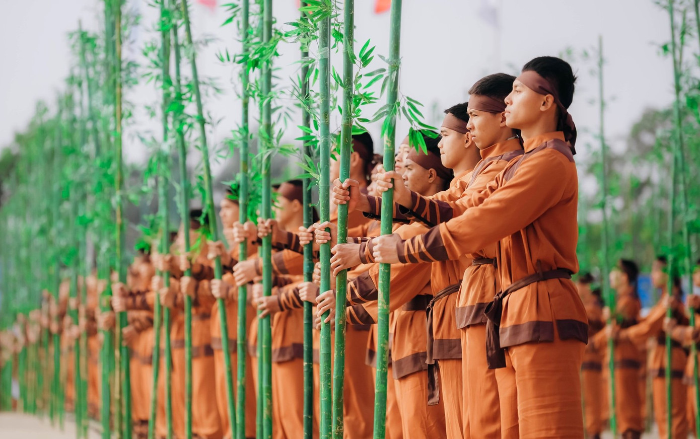 Lễ khai mạc với các tiết mục đặc sắc về đất nước, con người Việt Nam cùng khát vọng hòa bình và tinh thần kết nối năm châu do hơn 2.000 cán bộ, chiến sĩ, nghệ sĩ Quân đội nhân dân Việt Nam thể hiện.