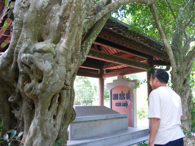 Mộ Mai Hắc Đế. Ảnh: X.B 