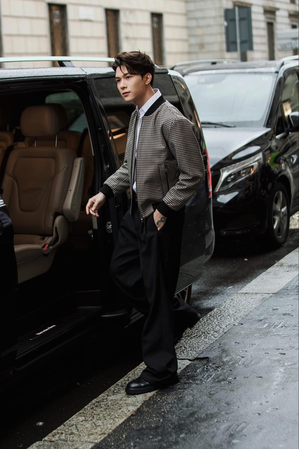 Anh Tú tham gia tiệc tối cùng thương hiệu thương trang đến từ nước Đức.