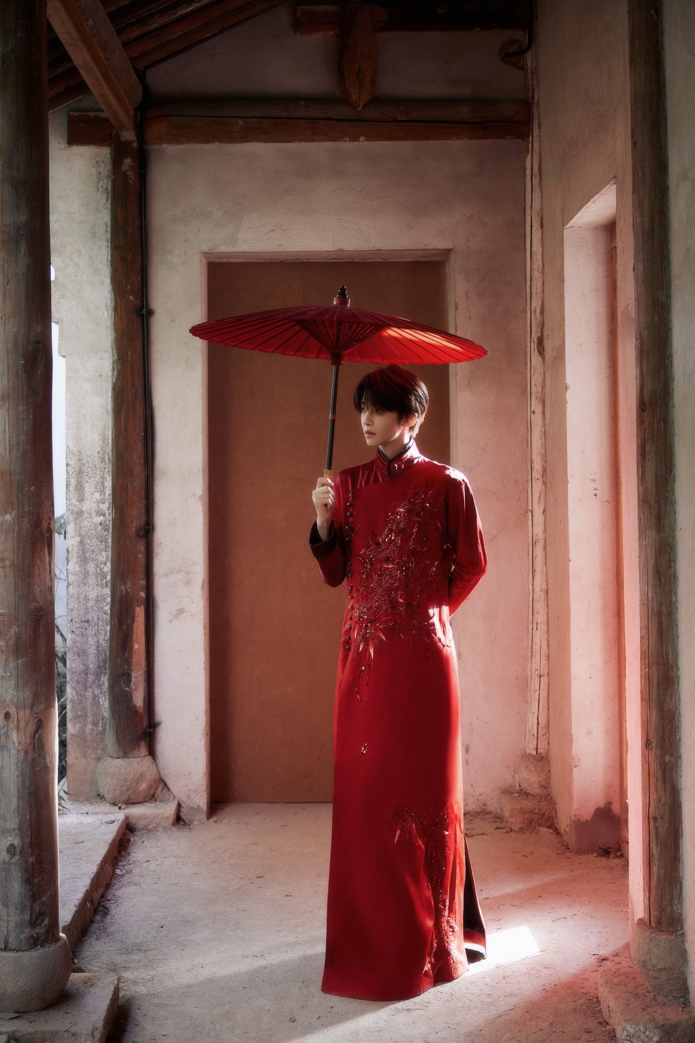 Trước đó, mỹ nam Sáng Tạo Doanh cũng chiêu đãi khán giả 2 tạo hình cổ trang ấn tượng.