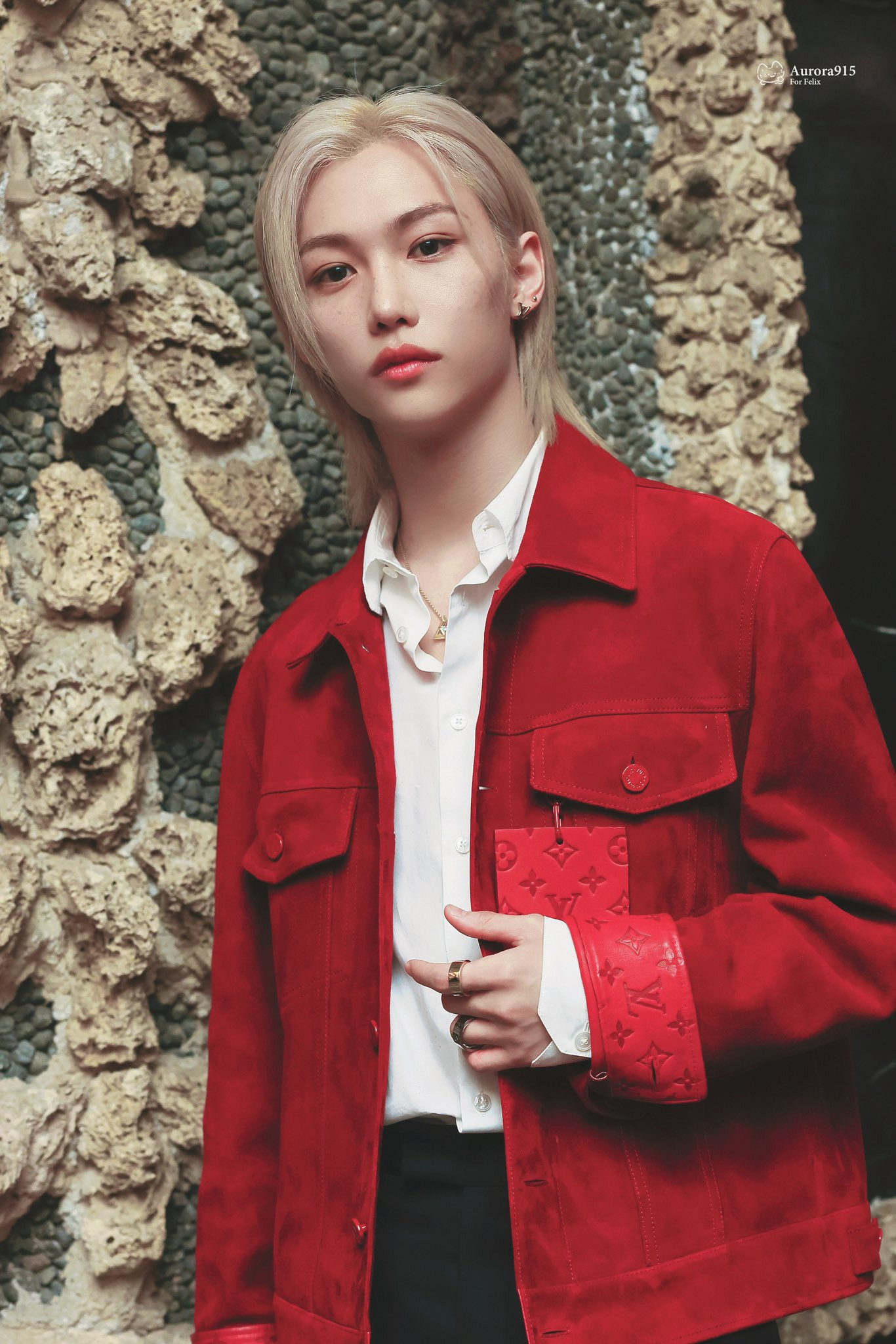 Felix (Stray Kids) xuất hiện bảnh bao trong Cruise Show Louis Vuitton 2024.