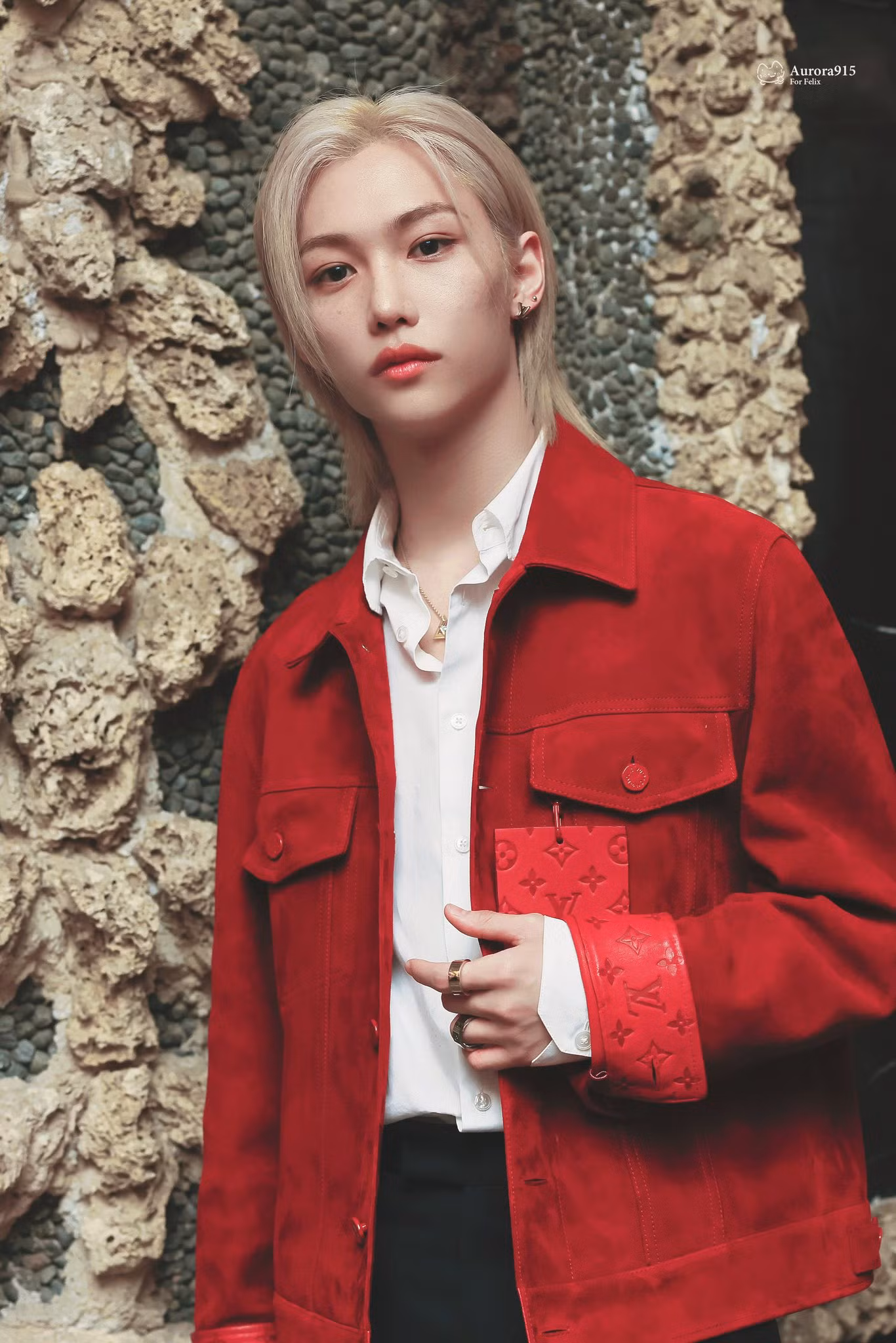 Felix (Stray Kids) xuất hiện bảnh bao trong Cruise Show Louis Vuitton 2024.