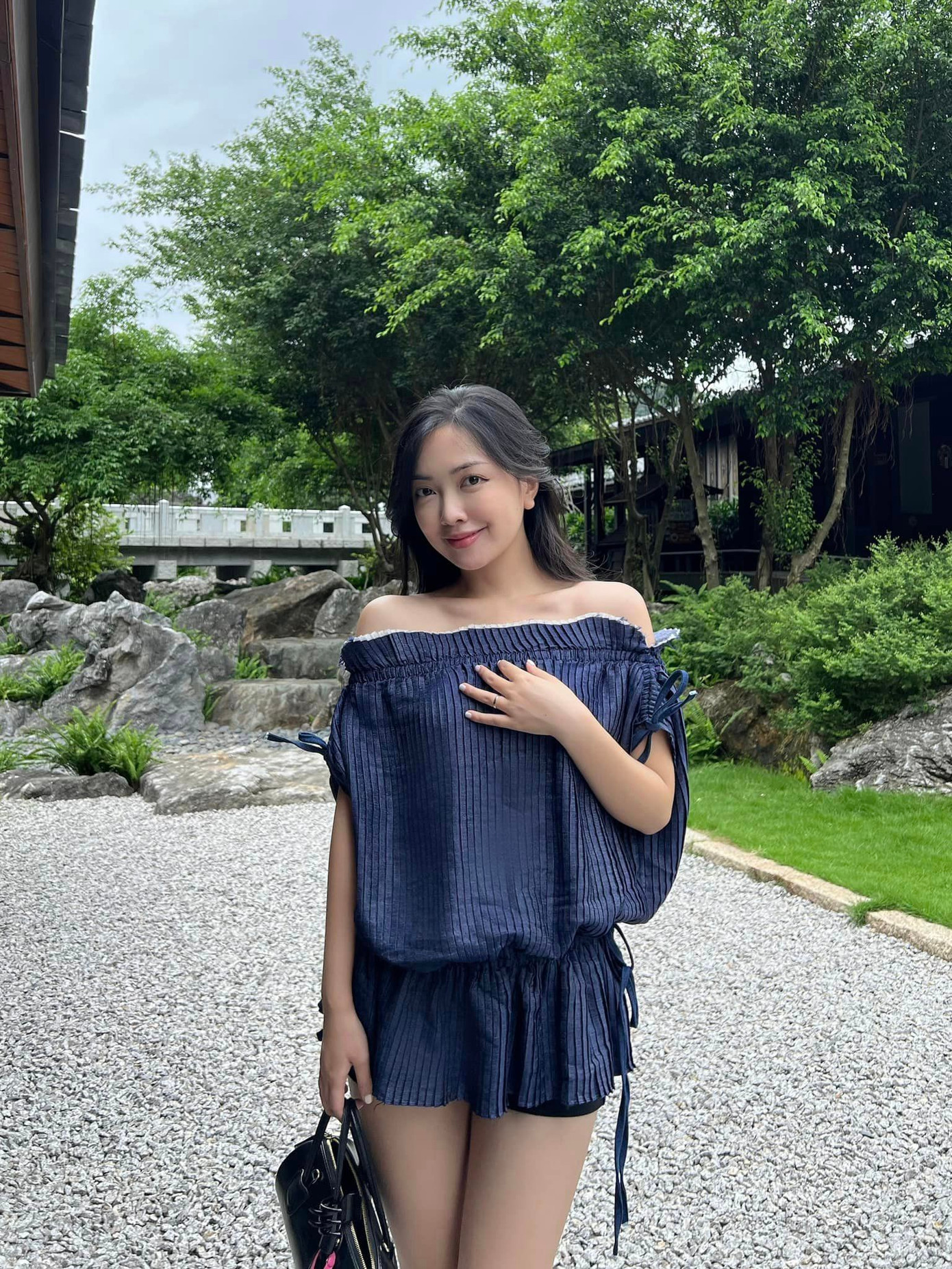 Vợ cầu thủ Hà Đức Chinh thu hút hơn 130K người theo dõi trên mạng xã hội. Vợ cầu thủ Hà Đức Chinh thu hút hơn 130K người theo dõi trên mạng xã hội.