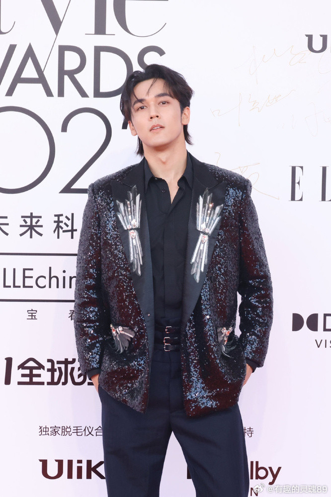 Trần Mục Trì cực phong độ tại sự kiện hậu scandal.