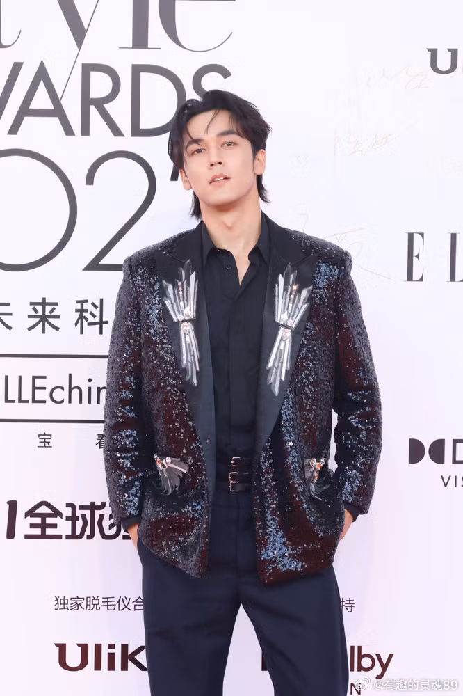 Trần Mục Trì cực phong độ tại sự kiện hậu scandal.