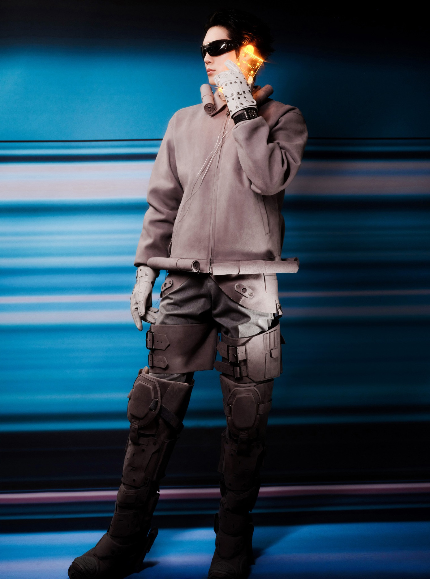 Vu Thích &quot;chơi trội&quot; với tạo hình mang hơi hướng công nghệ tương lai. Trang phục của nam diễn viên thuộc BST Xuân Hè 2024 của Xander Zhou.