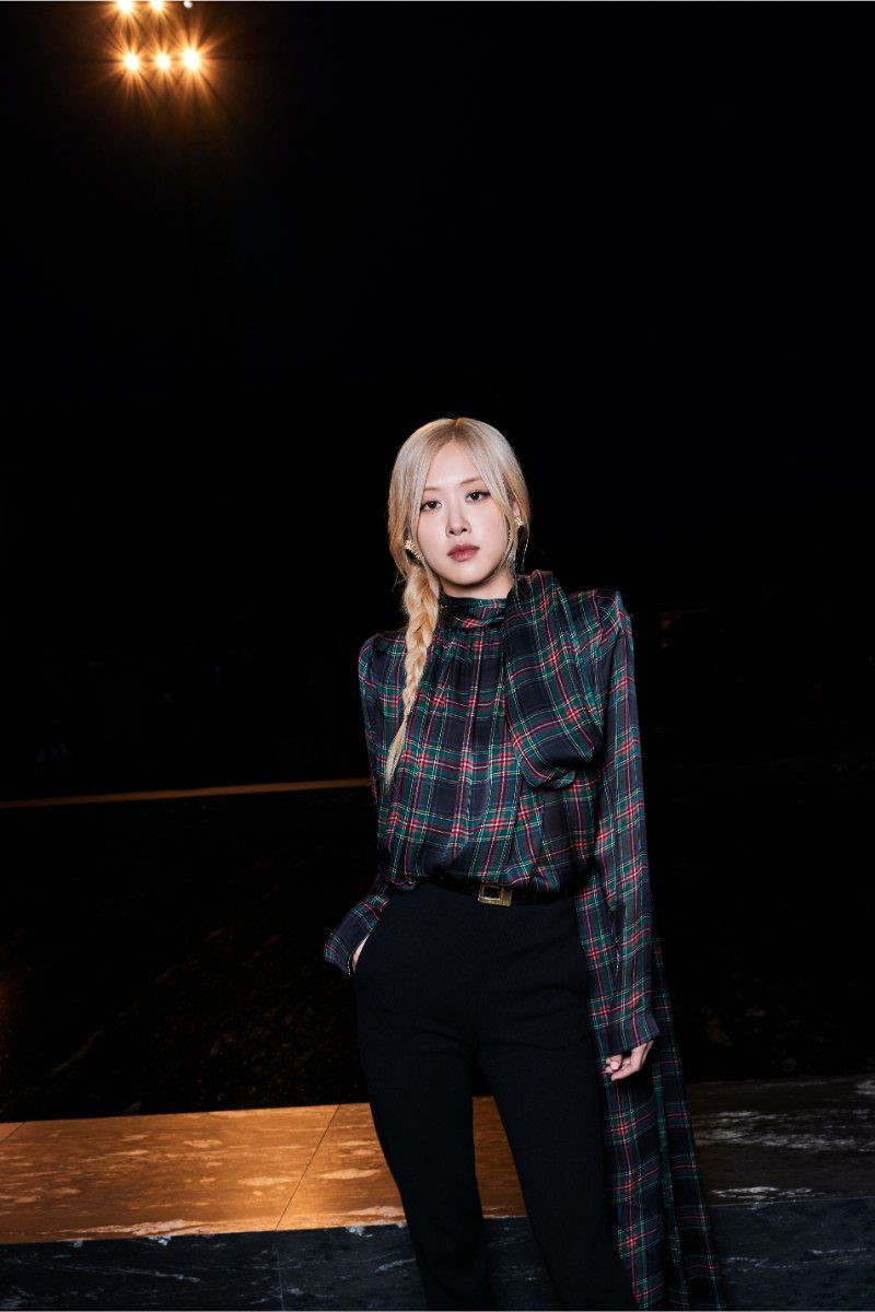 37. Rosé BLACKPINK - Saint Laurent