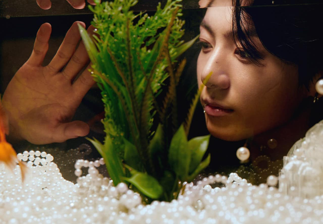 Jungkook BTS được tạp chí nhận định là "một trong những idol K-Pop nổi tiếng nhất thế giới". Jungkook BTS được tạp chí nhận định là "một trong những idol K-Pop nổi tiếng nhất thế giới".