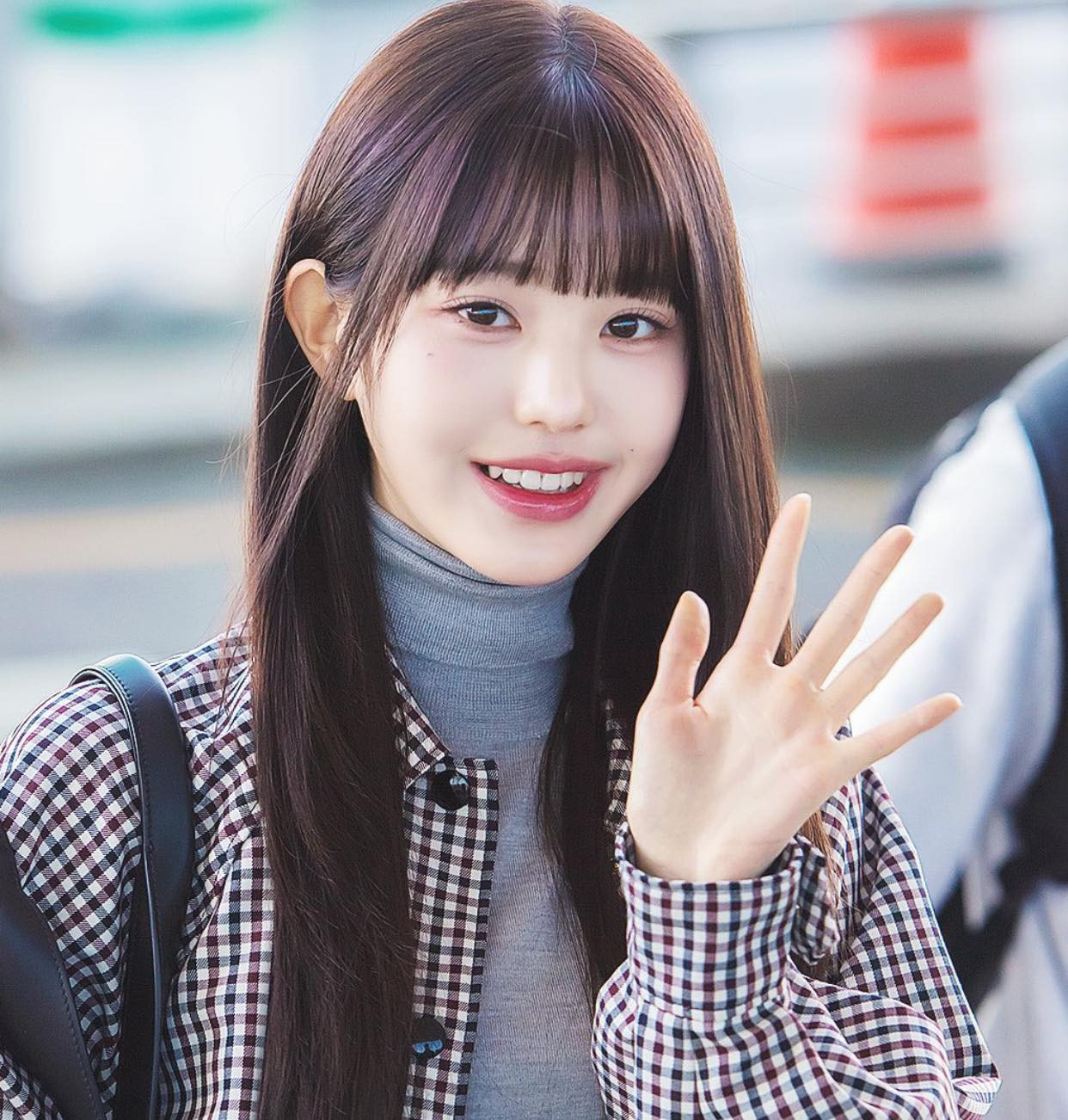 Nữ idol trở thành cái tên lọt top trending khắp các trang mạng xã hội xứ Hàn ngay khi xuất hiện tại sân bay. Nữ idol trở thành cái tên lọt top trending khắp các trang mạng xã hội xứ Hàn ngay khi xuất hiện tại sân bay.