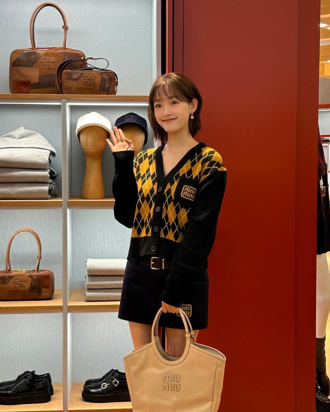 Đại sứ toàn cầu Lee Yoomi xuất hiện với diện mạo trẻ trung. Nữ diễn viên được đánh giá cao nhờ danh tiếng sự nghiệp liên tục thăng hạng. Đại sứ toàn cầu Lee Yoomi xuất hiện với diện mạo trẻ trung. Nữ diễn viên được đánh giá cao nhờ danh tiếng sự nghiệp liên tục thăng hạng.