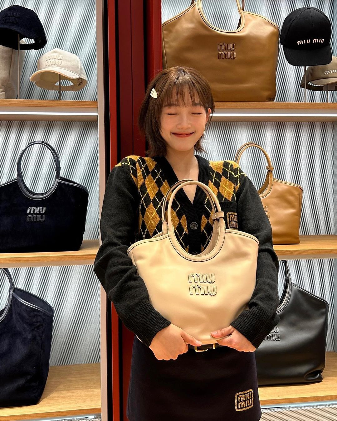 Nữ chính Strong Girl Nam Soon luôn tươi vui trong suốt sự kiện. Nữ chính Strong Girl Nam Soon luôn tươi vui trong suốt sự kiện.