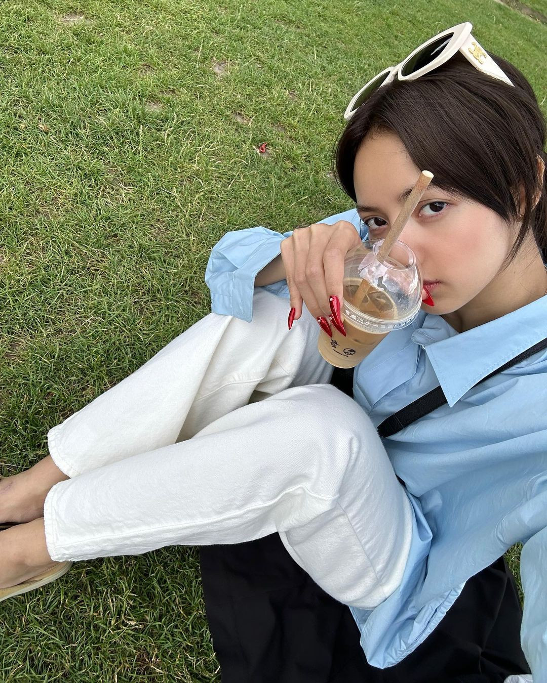 Nữ idol không ngại khoe mặt mộc không tì vết trong những khoảnh khắc thường ngày.