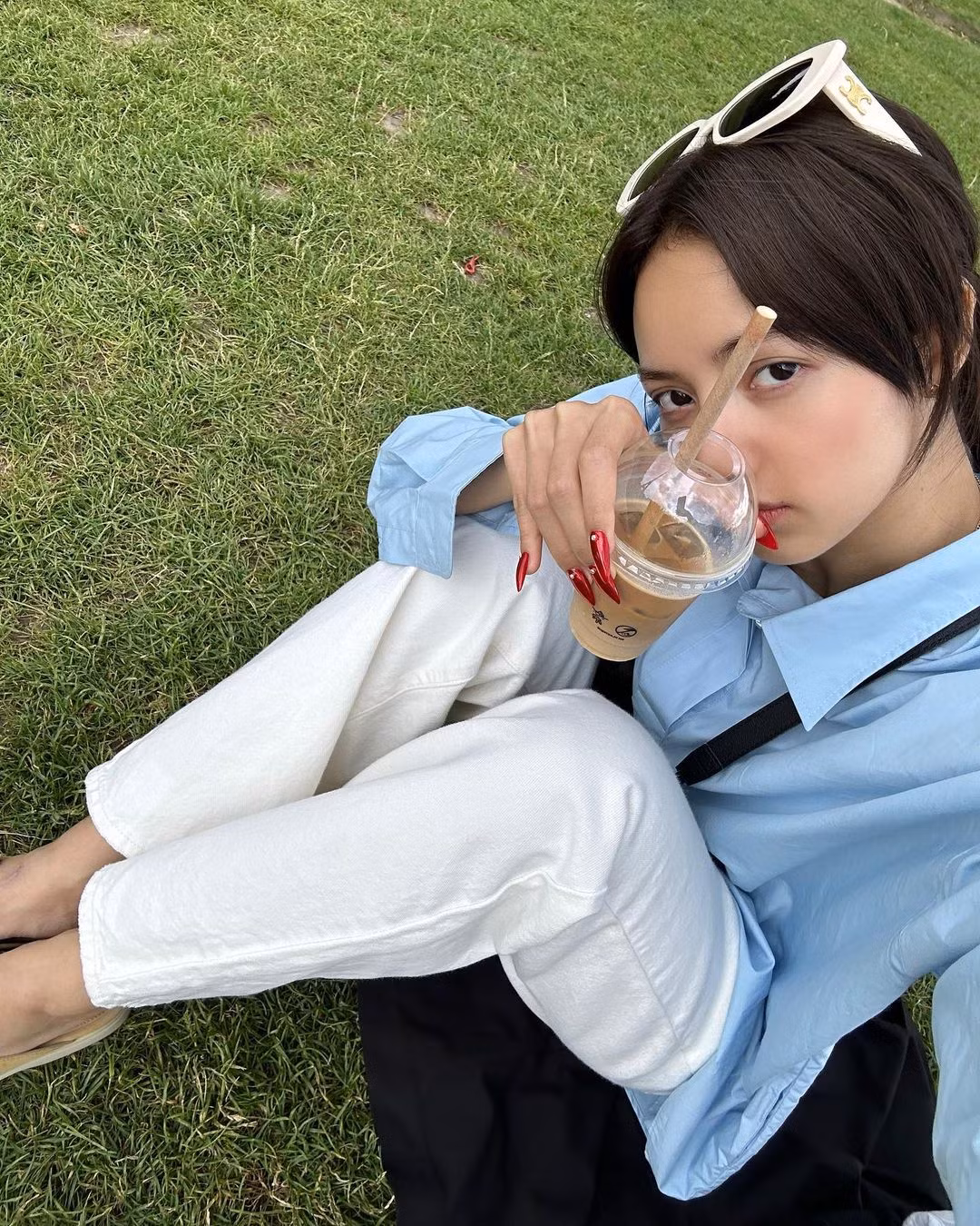 Nữ idol không ngại khoe mặt mộc không tì vết trong những khoảnh khắc thường ngày.