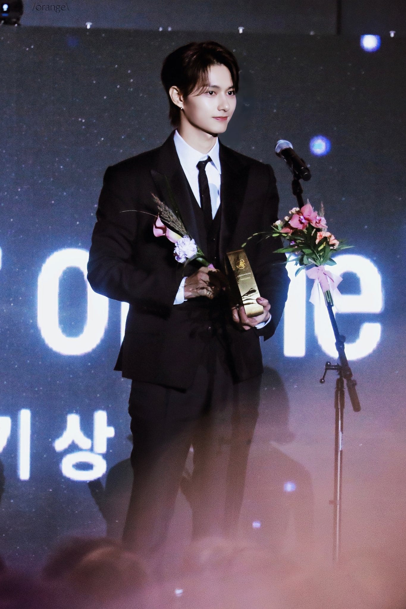 Nam diễn viên Văn Tuấn Huy (Moon Junhui SEVENTEEN) chiến thắng tại hạng mục Ngôi sao triển vọng của năm (Rising Star of the Year).