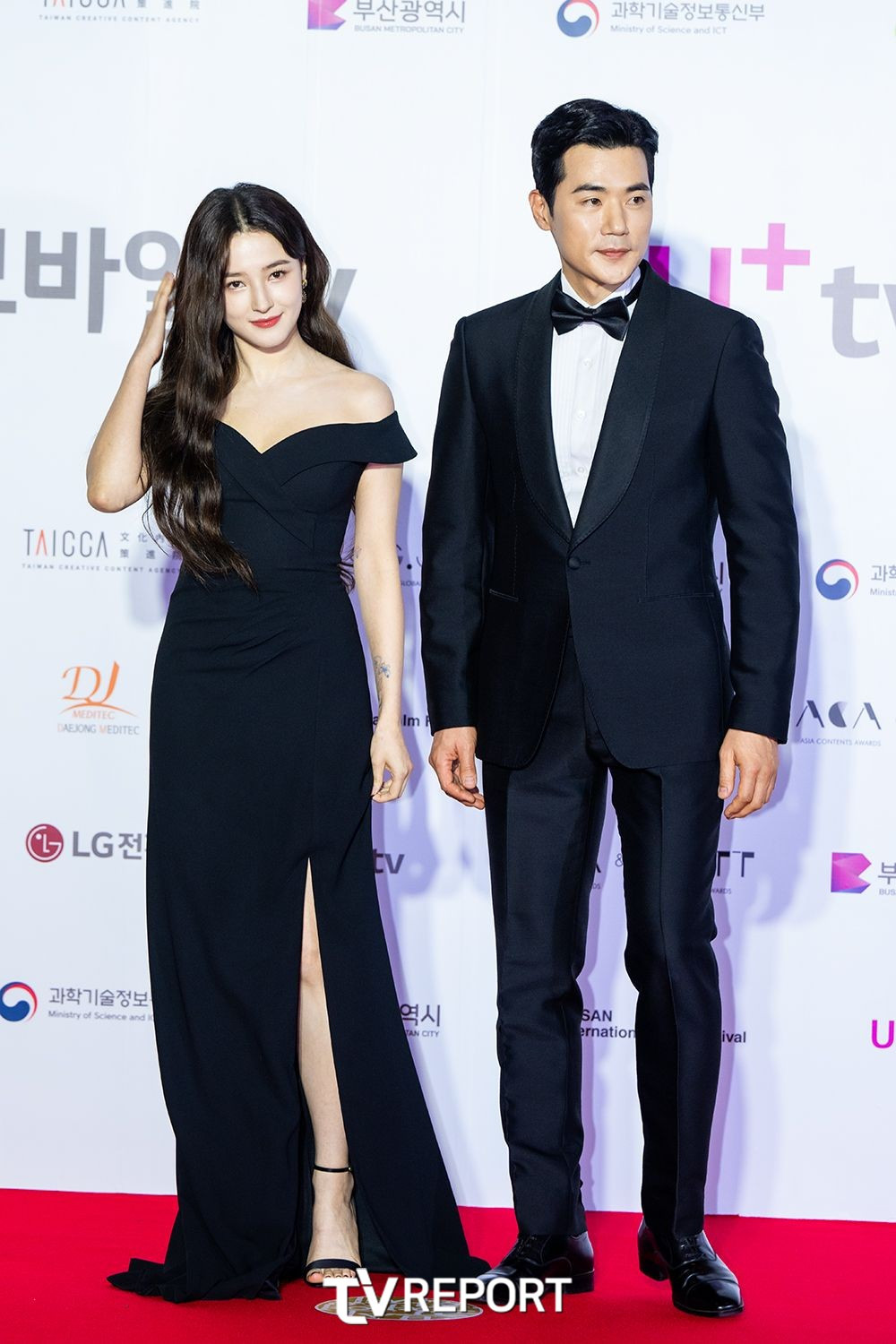 Nancy MOMOLAND và diễn viên Kim Kangwoo