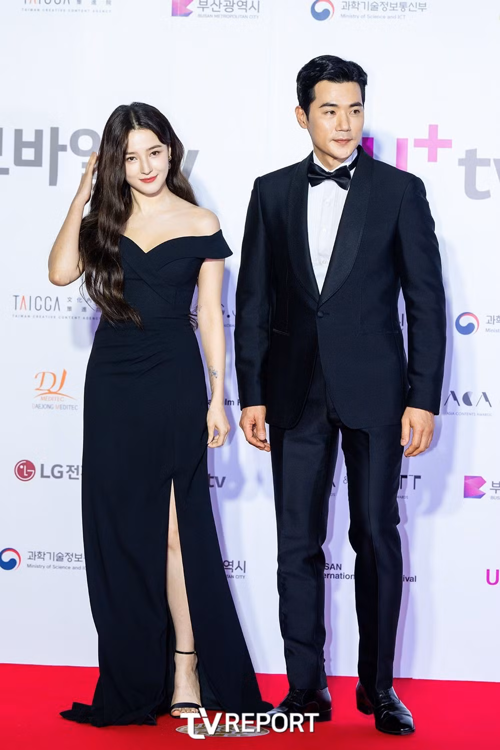 Nancy MOMOLAND và diễn viên Kim Kangwoo
