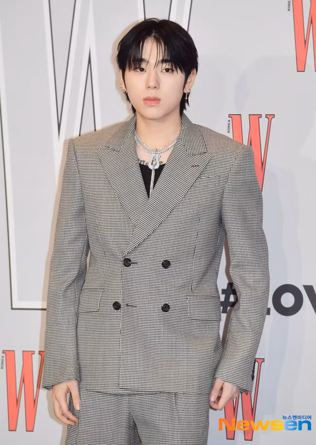 Zico bảnh bao tại thảm đỏ.