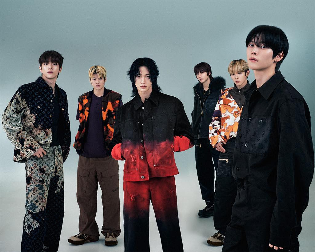 Các thành viên của RIIZE diện trang phục thuộc bộ sưu tập Pre-Spring 2024 của Louis Vuitton trong loạt ảnh công bố danh xưng mới. Các thành viên của RIIZE diện trang phục thuộc bộ sưu tập Pre-Spring 2024 của Louis Vuitton trong loạt ảnh công bố danh xưng mới.