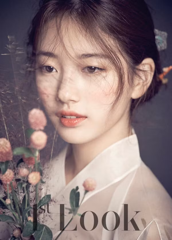 Nhan sắc ngọt ngào của Suzy ở tuổi 21 trên tạp chí 1st Look (2015) từng gây sốt một thời.