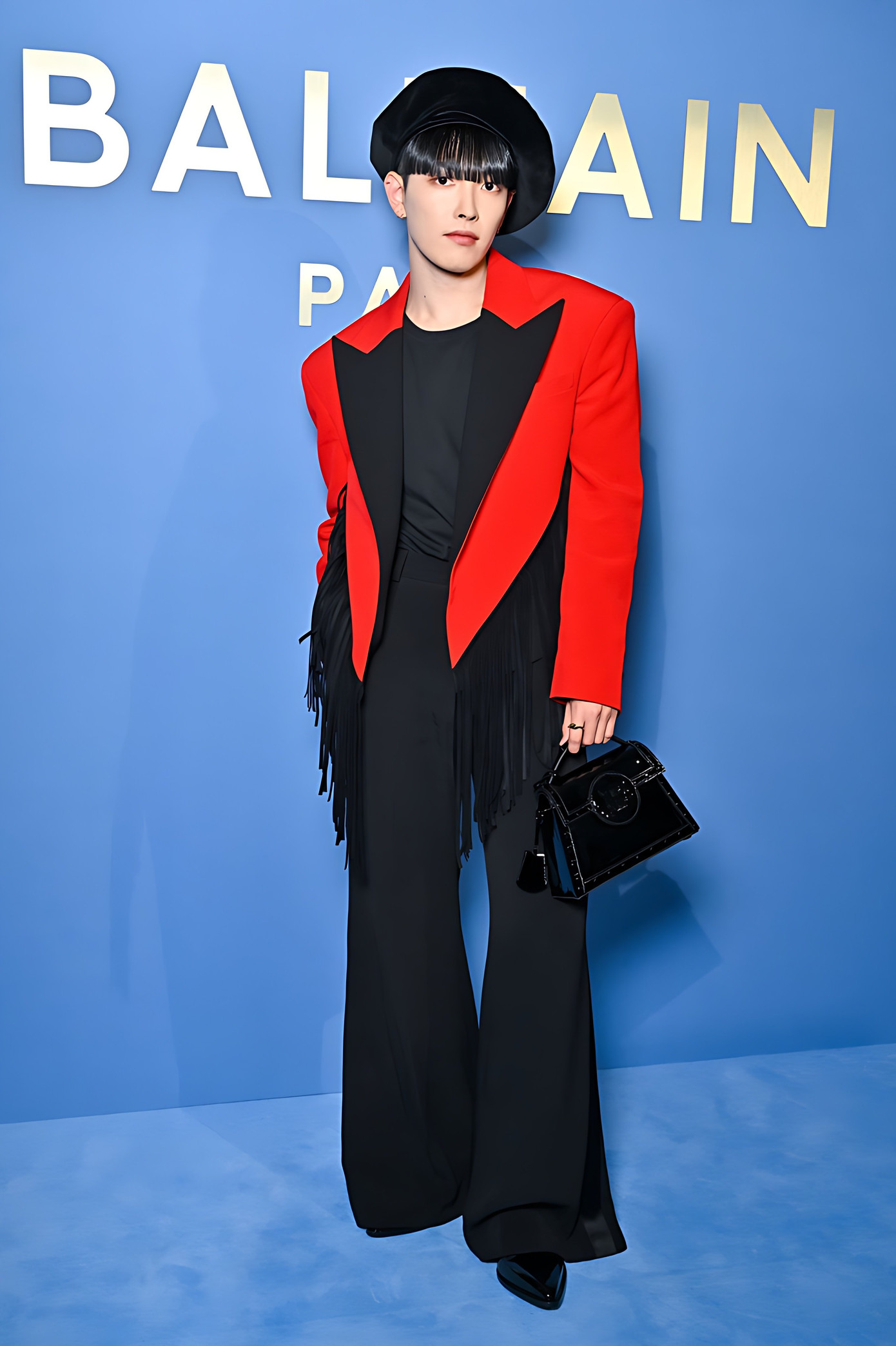 Tạo hình của thành viên Ateez trong trang phục tông đỏ - đen ấn tượng. Tạo hình của thành viên Ateez trong trang phục tông đỏ - đen ấn tượng.