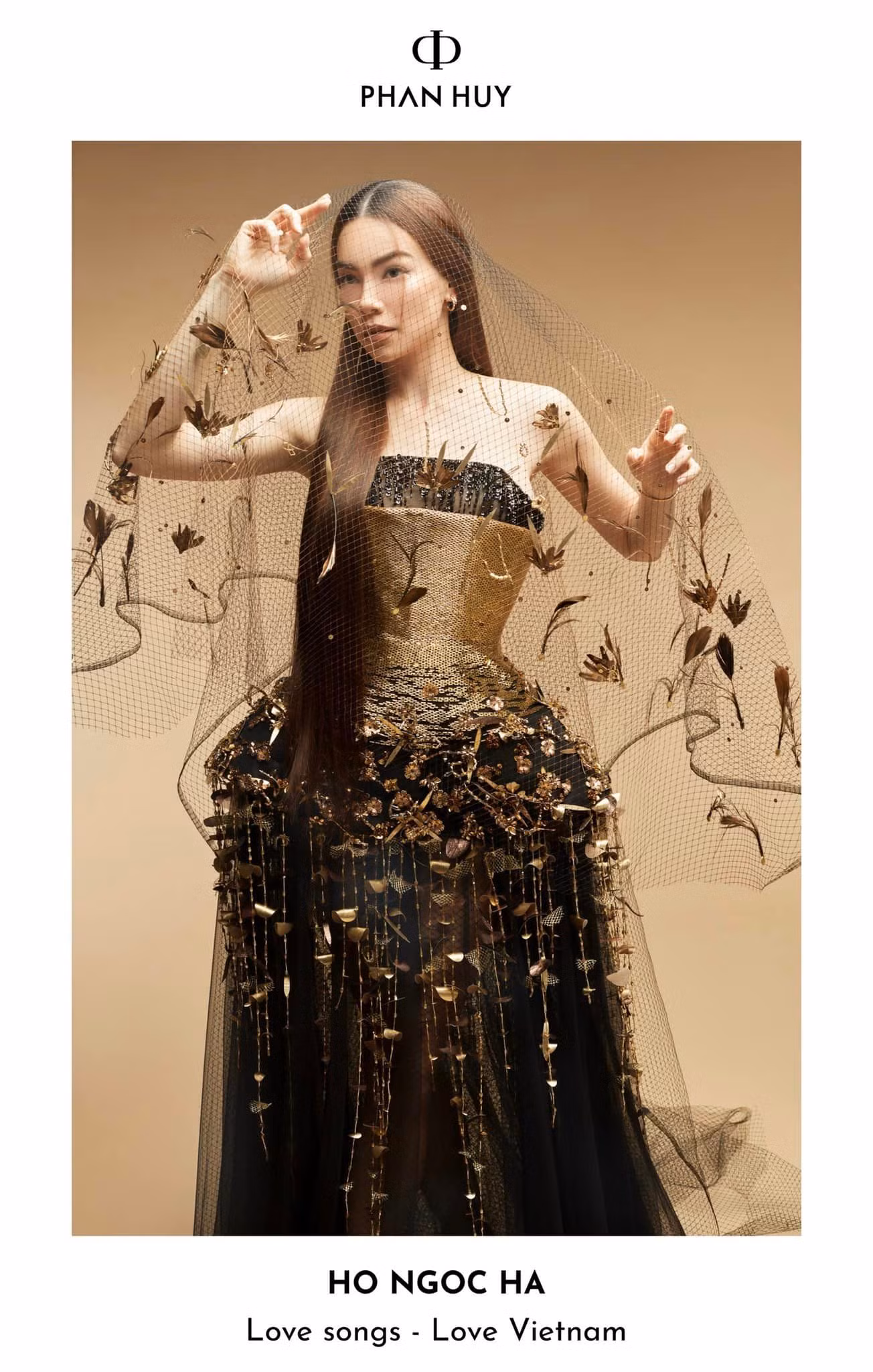 Đầm dạ hội của thương hiệu Phan Huy được nhiều mỹ nhân Việt như Hồ Ngọc Hà, Chi Pu, Mỹ Tâm... lựa chọn cho các sự kiện âm nhạc, lễ trao giải.