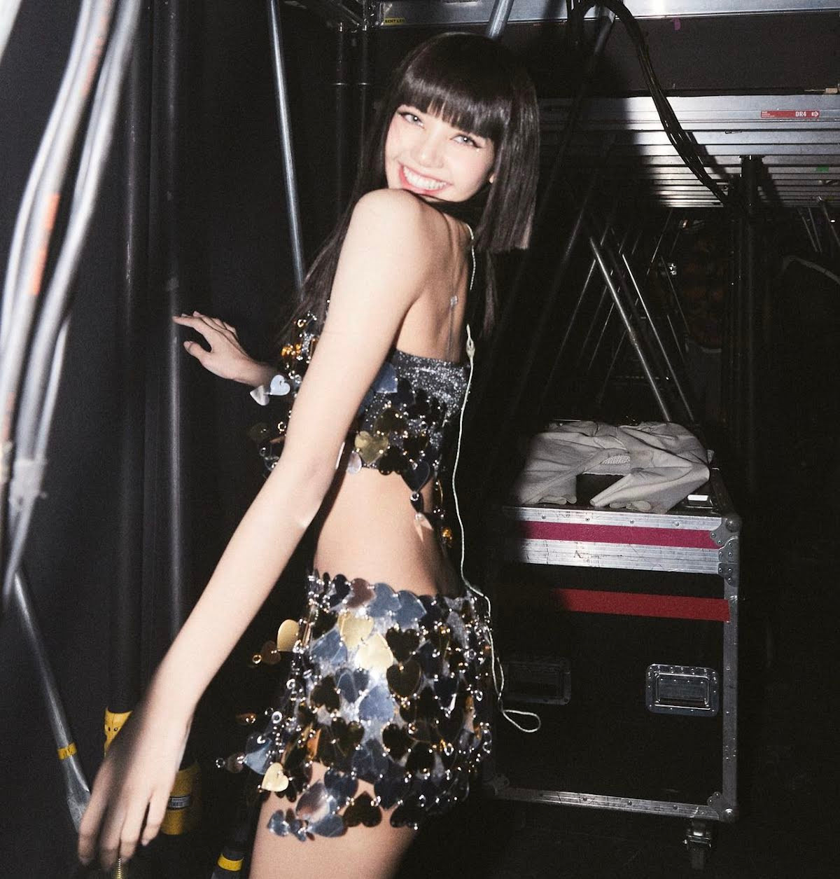 Nữ idol người Thái cũng lăng xê kiểu tóc này trong các concert nhóm.