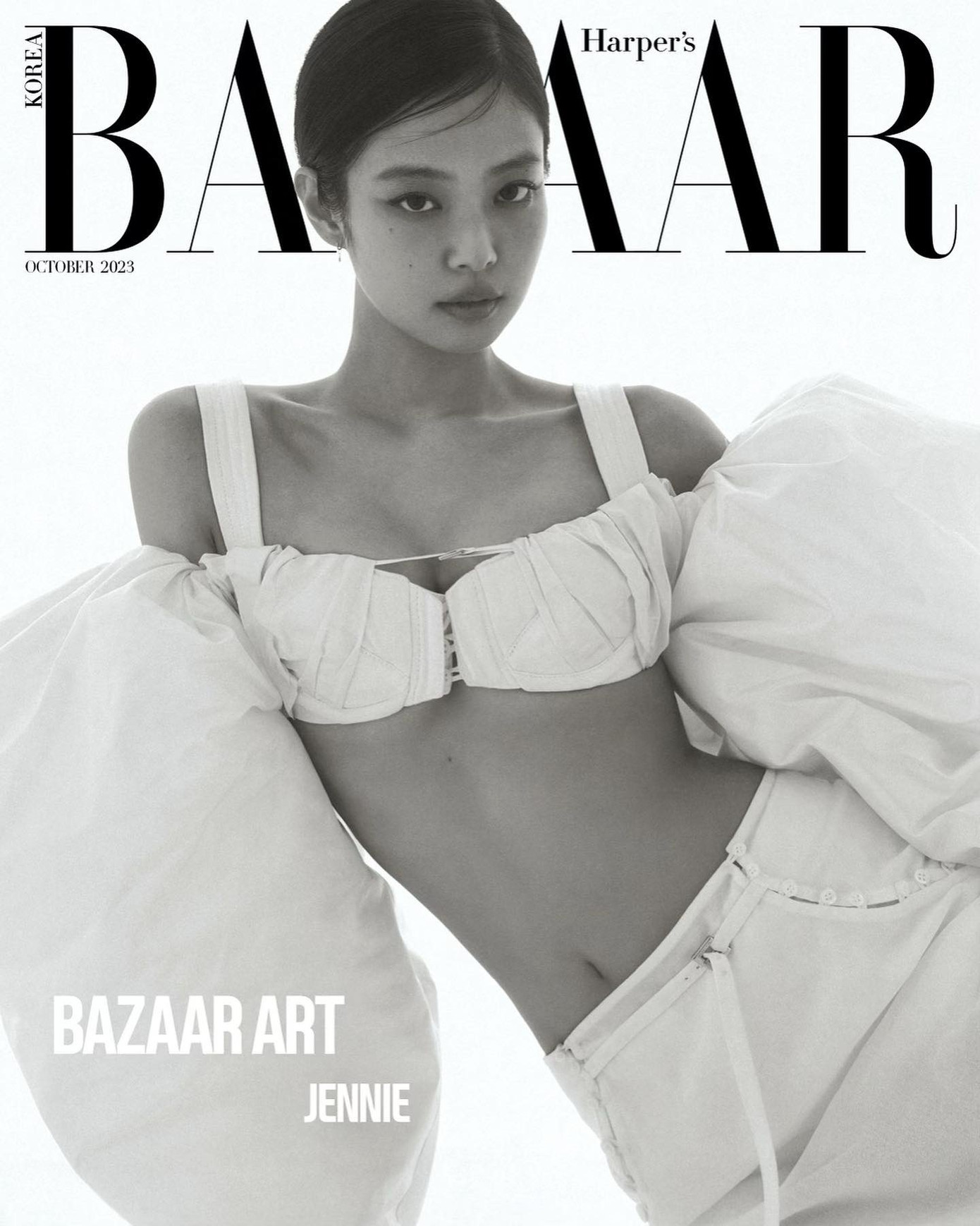 Jennie BLACKPINK tái xuất trên Harper's Bazaar Hàn với sắc vóc mặn mà, cuốn hút.